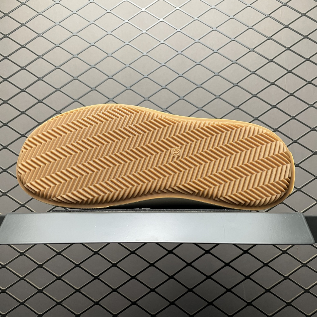 图片[5]-GG-CC赵露思 秋冬加绒裤雪地靴毛毛鞋 秋冬保暖好物 真羊毛加绒魔术贴板鞋 真羊毛内里 轻便舒适 非假绒 冬季保暖外出 家居都是很适合的选择 4.5cm增高 橡胶大底!耐磨秒变大长腿 尺码：35 36 37 38 39 40-选品中心