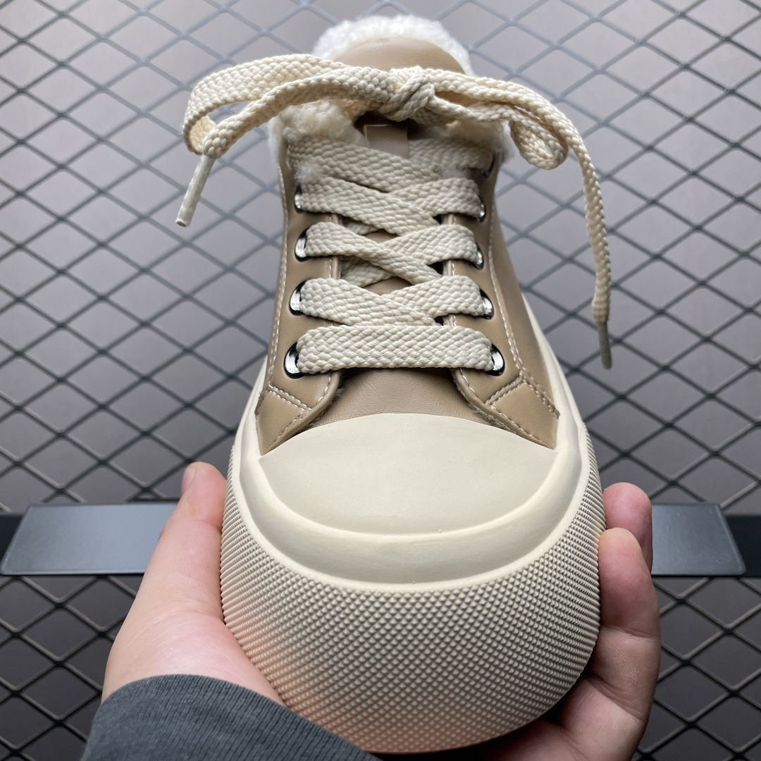 图片[9]-GG-CC赵露思 秋冬加绒裤雪地靴毛毛鞋 秋冬保暖好物 真羊毛加绒魔术贴板鞋 真羊毛内里 轻便舒适 非假绒 冬季保暖外出 家居都是很适合的选择 4.5cm增高 橡胶大底!耐磨秒变大长腿 尺码：35 36 37 38 39 40-选品中心