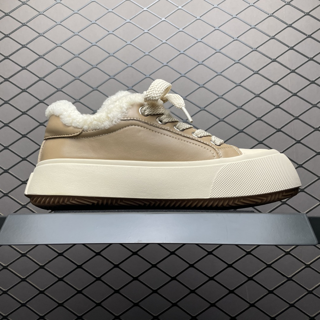 图片[3]-GG-CC赵露思 秋冬加绒裤雪地靴毛毛鞋 秋冬保暖好物 真羊毛加绒魔术贴板鞋 真羊毛内里 轻便舒适 非假绒 冬季保暖外出 家居都是很适合的选择 4.5cm增高 橡胶大底!耐磨秒变大长腿 尺码：35 36 37 38 39 40-选品中心