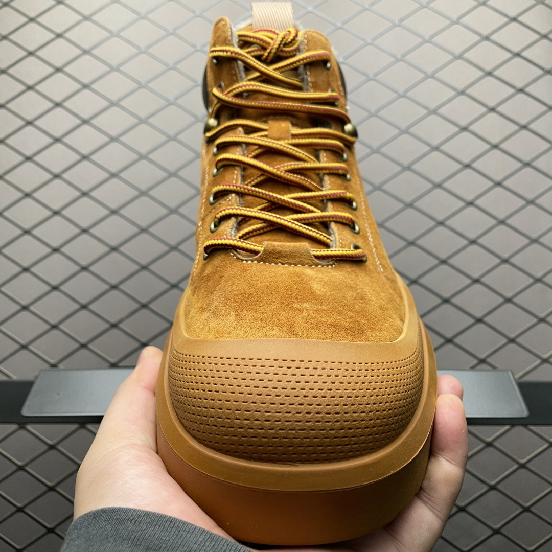 图片[9]-UGG 客制款 中帮男士休闲鞋雪地靴马丁靴系列 U6339M 广东大厂品质 秋冬新款 时尚潮流搭配 面料釆用意大利进口磨砂牛皮 全鞋真牛皮材料 大底到五金都是代工厂原材料制作 日常随意搭配 型男必备 尺码：39 40 41 42 43 44-选品中心