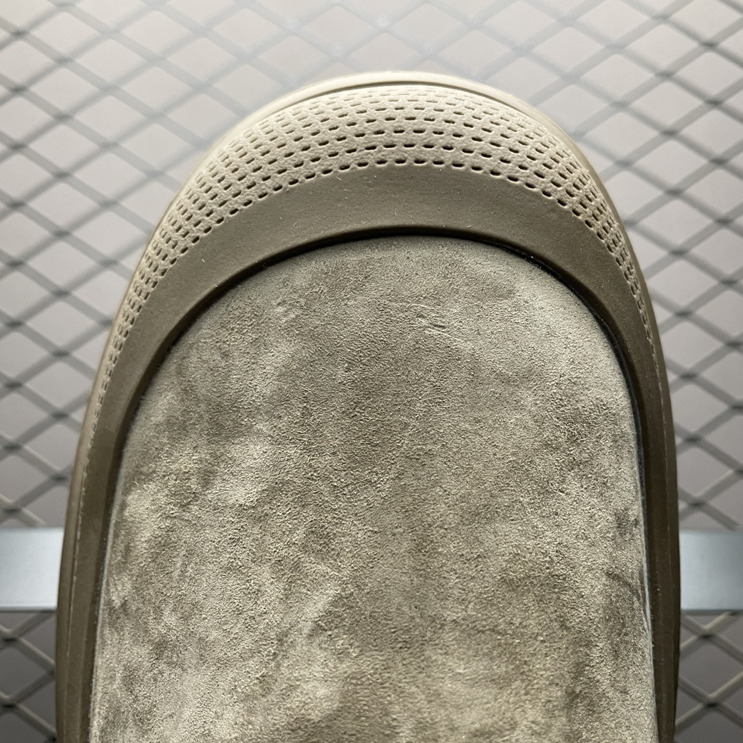 图片[7]-UGG 客制款 中帮男士休闲鞋雪地靴马丁靴系列 U6335M 广东大厂品质 秋冬新款 时尚潮流搭配 面料釆用意大利进口磨砂牛皮 全鞋真牛皮材料 大底到五金都是代工厂原材料制作 日常随意搭配 型男必备 尺码：38 39 40 41 42 43 44-选品中心