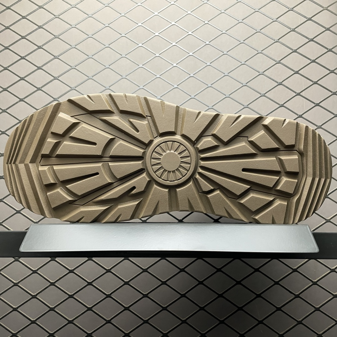 图片[5]-UGG 客制款 中帮男士休闲鞋雪地靴马丁靴系列 U6335M 广东大厂品质 秋冬新款 时尚潮流搭配 面料釆用意大利进口磨砂牛皮 全鞋真牛皮材料 大底到五金都是代工厂原材料制作 日常随意搭配 型男必备 尺码：38 39 40 41 42 43 44-选品中心