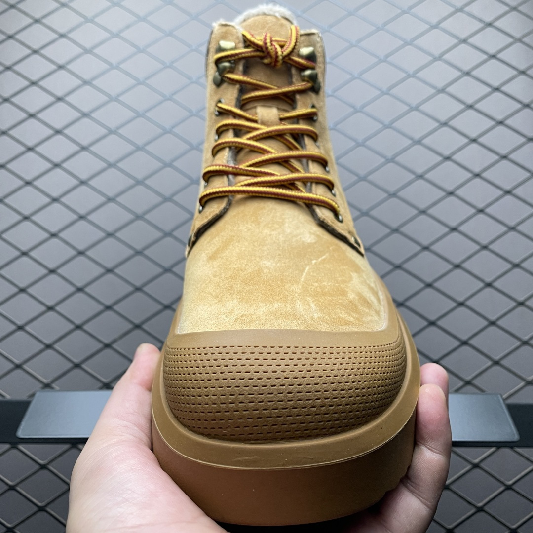 图片[9]-UGG 客制款 中帮男士休闲鞋雪地靴马丁靴系列 U6335M 广东大厂品质 秋冬新款 时尚潮流搭配 面料釆用意大利进口磨砂牛皮 全鞋真牛皮材料 大底到五金都是代工厂原材料制作 日常随意搭配 型男必备 尺码：38 39 40 41 42 43 44-选品中心