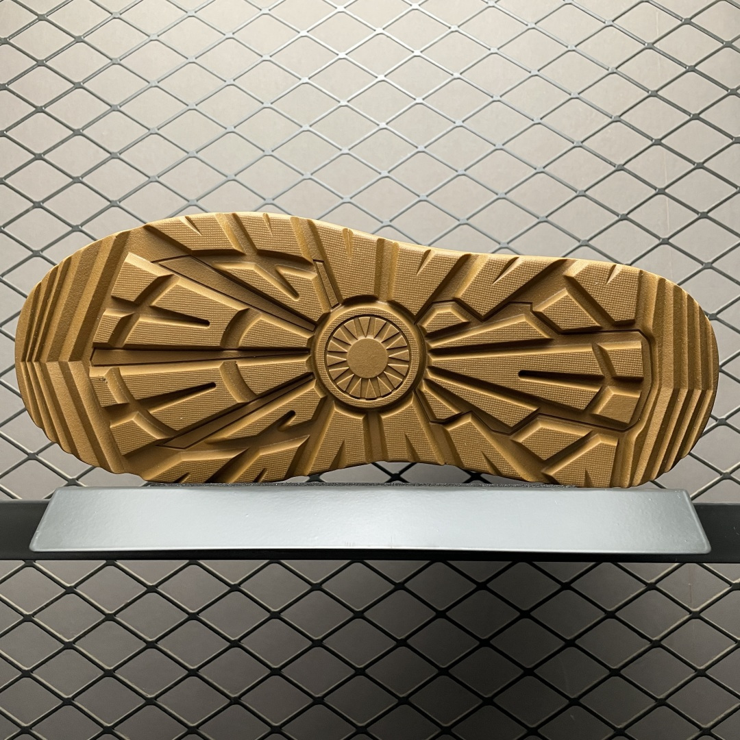 图片[5]-UGG 客制款 中帮男士休闲鞋雪地靴马丁靴系列 U6335M 广东大厂品质 秋冬新款 时尚潮流搭配 面料釆用意大利进口磨砂牛皮 全鞋真牛皮材料 大底到五金都是代工厂原材料制作 日常随意搭配 型男必备 尺码：38 39 40 41 42 43 44-选品中心