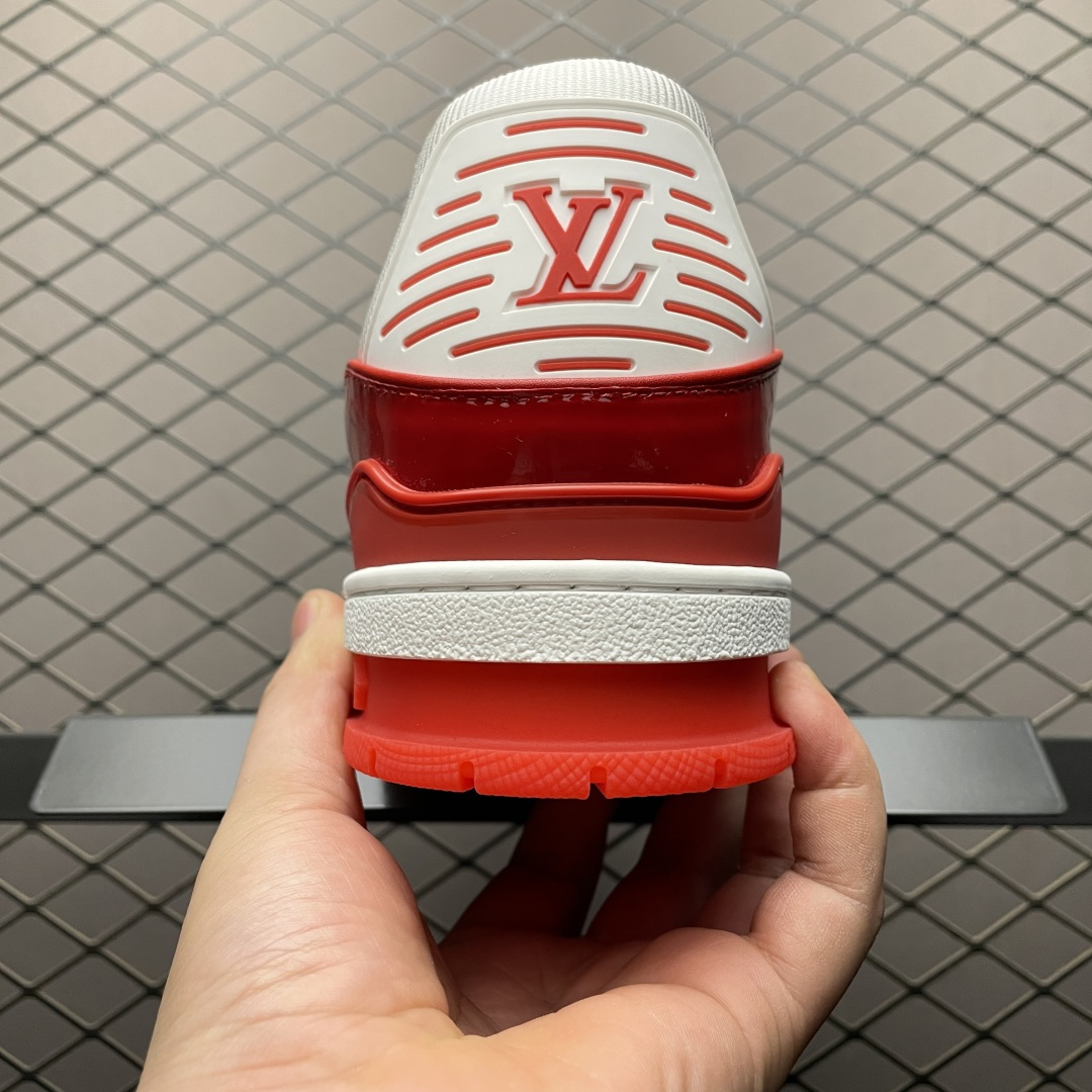 图片[2]-Louis Vuitton 路易威登 LV Trainer 低帮休闲板鞋 海淘代购同渠道品质 高端零售 外贸充正专供 原版购入开发 ZP级全套包装 完美楦型 正确卡色 大底TPU 质感媲美原版 细节与原版一致 请注意区分市面通货材 尺码：38 39 40 41 42 43 44 45 46-选品中心