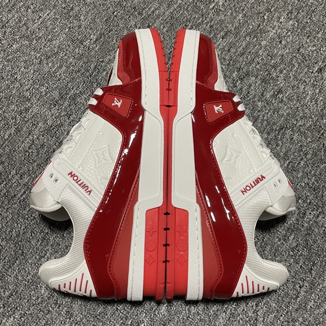 图片[2]-Louis Vuitton 路易威登 LV Trainer 低帮休闲板鞋 海淘代购同渠道品质 高端零售 外贸充正专供 原版购入开发 ZP级全套包装 完美楦型 正确卡色 大底TPU 质感媲美原版 细节与原版一致 请注意区分市面通货材 尺码：38 39 40 41 42 43 44 45 46-选品中心