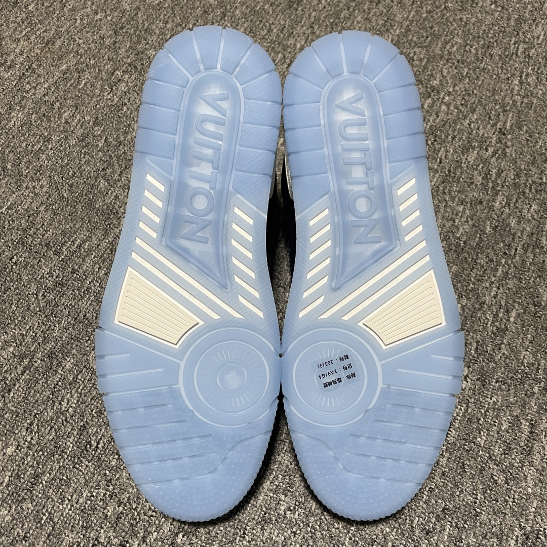 图片[3]-Louis Vuitton 路易威登 LV Trainer 低帮休闲板鞋 海淘代购同渠道品质 高端零售 外贸充正专供 原版购入开发 ZP级全套包装 完美楦型 正确卡色 大底TPU 质感媲美原版 细节与原版一致 请注意区分市面通货材 尺码：38 39 40 41 42 43 44 45 46-选品中心