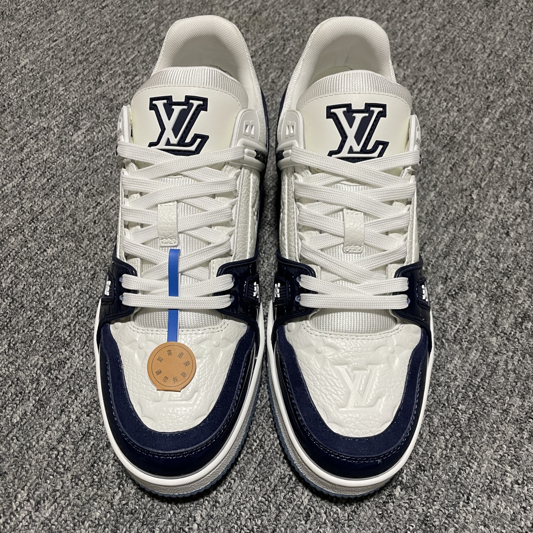 Louis Vuitton 路易威登 LV Trainer 低帮休闲板鞋 海淘代购同渠道品质 高端零售 外贸充正专供 原版购入开发 ZP级全套包装 完美楦型 正确卡色 大底TPU 质感媲美原版 细节与原版一致 请注意区分市面通货材 尺码：38 39 40 41 42 43 44 45 46-选品中心