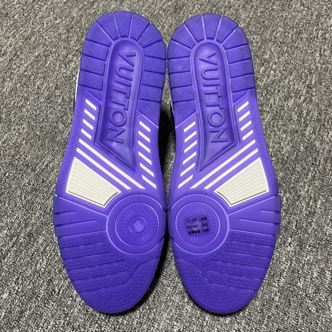 图片[3]-Louis Vuitton 路易威登 LV Trainer 低帮休闲板鞋 海淘代购同渠道品质 高端零售 外贸充正专供 原版购入开发 ZP级全套包装 完美楦型 正确卡色 大底TPU 质感媲美原版 细节与原版一致 请注意区分市面通货材 尺码：38 39 40 41 42 43 44 45 46-选品中心