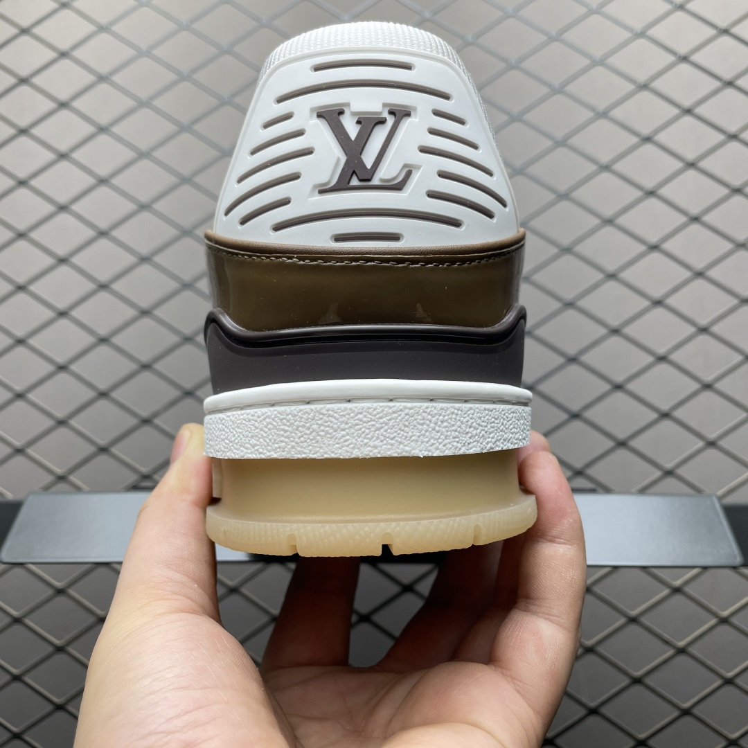 图片[2]-Louis Vuitton 路易威登 LV Trainer 低帮休闲板鞋 海淘代购同渠道品质 高端零售 外贸充正专供 原版购入开发 ZP级全套包装 完美楦型 正确卡色 大底TPU 质感媲美原版 细节与原版一致 请注意区分市面通货材 尺码：38 39 40 41 42 43 44 45 46-选品中心