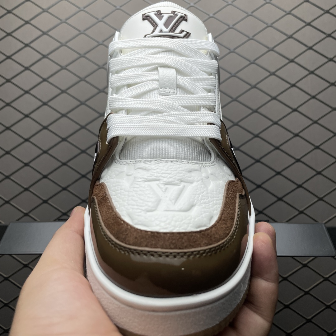 图片[9]-Louis Vuitton 路易威登 LV Trainer 低帮休闲板鞋 海淘代购同渠道品质 高端零售 外贸充正专供 原版购入开发 ZP级全套包装 完美楦型 正确卡色 大底TPU 质感媲美原版 细节与原版一致 请注意区分市面通货材 尺码：38 39 40 41 42 43 44 45 46-选品中心