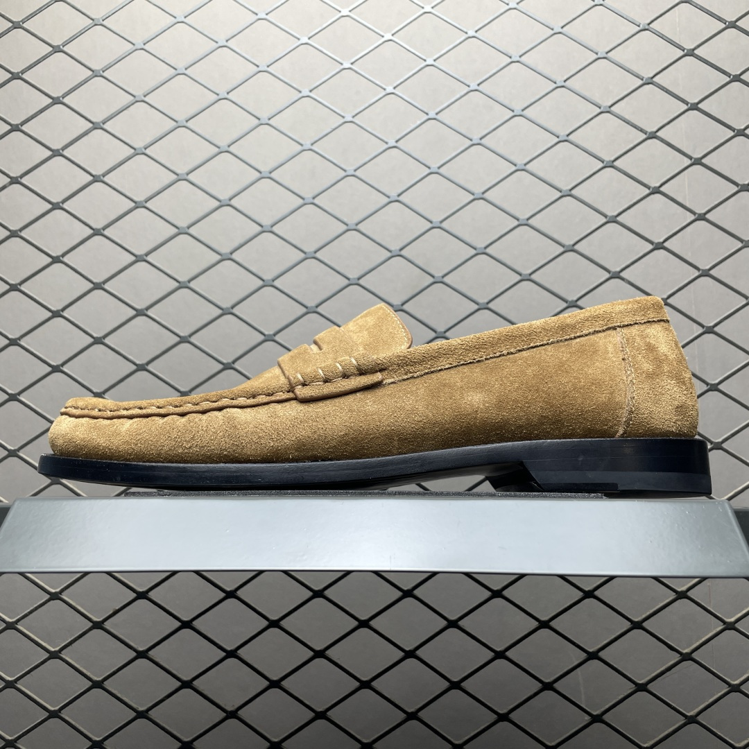 Loewe 罗意威 Campo 美拉德老钱风 低帮休闲皮鞋 乐福鞋 海淘代购同渠道品质 平台高端零售 外贸充正专供 原版购入开发 ZP级全套包装 完美楦型 原厂进口高丝光绒感牛反绒 优质优雅，微微上翘的弧度全油边工艺 全牛皮内里 一整张牛皮切割 无拼皮无边角料皮！独家私模 全真皮大底 整张牛皮鞋垫 独家私人开模压印 整鞋成本十分昂贵 尺码：39 40 41 42 43 44 45 正码正拍-选品中心