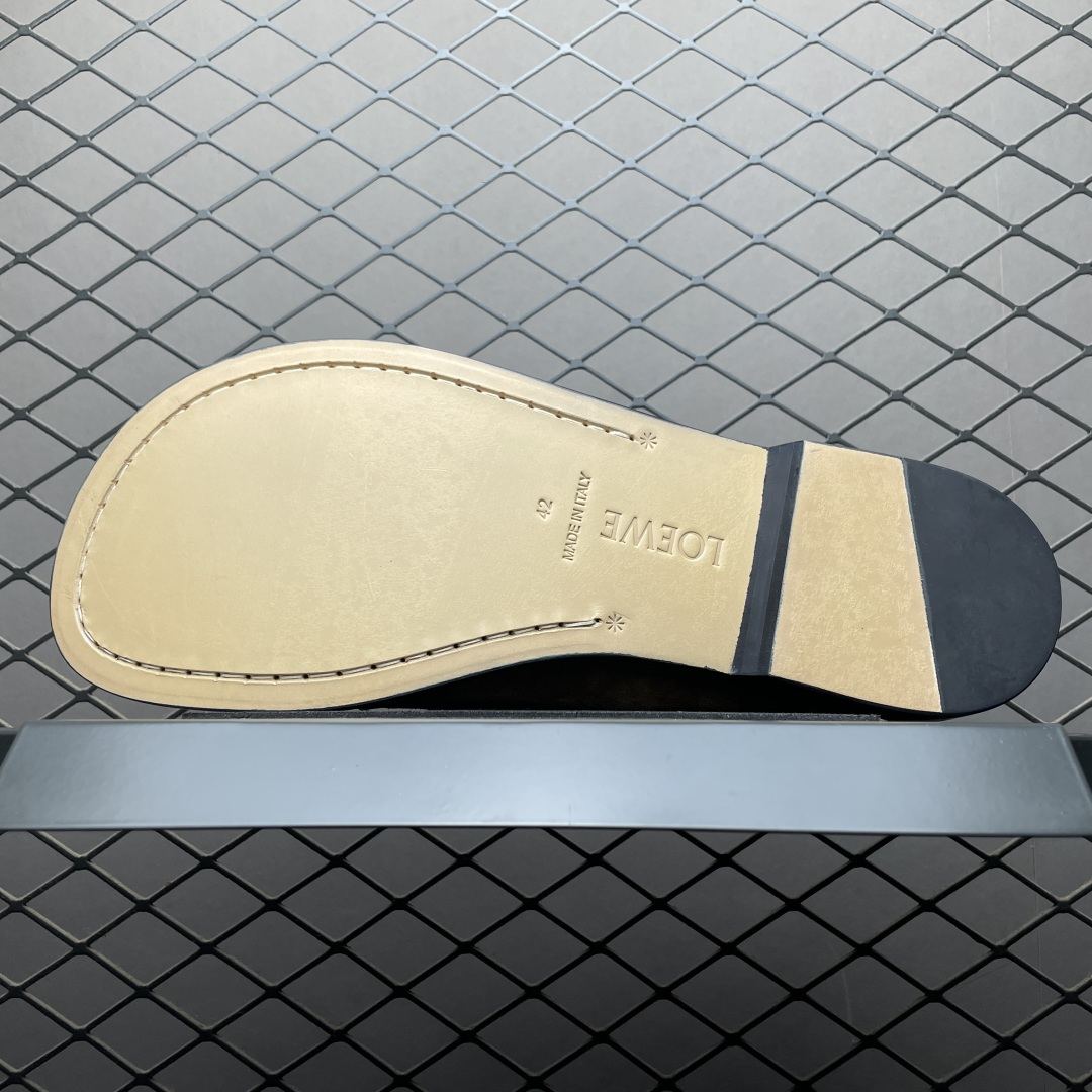 图片[5]-Loewe 罗意威 Campo 美拉德老钱风 低帮休闲皮鞋 乐福鞋 海淘代购同渠道品质 平台高端零售 外贸充正专供 原版购入开发 ZP级全套包装 完美楦型 原厂进口高丝光绒感牛反绒 优质优雅，微微上翘的弧度全油边工艺 全牛皮内里 一整张牛皮切割 无拼皮无边角料皮！独家私模 全真皮大底 整张牛皮鞋垫 独家私人开模压印 整鞋成本十分昂贵 尺码：39 40 41 42 43 44 45 正码正拍-选品中心