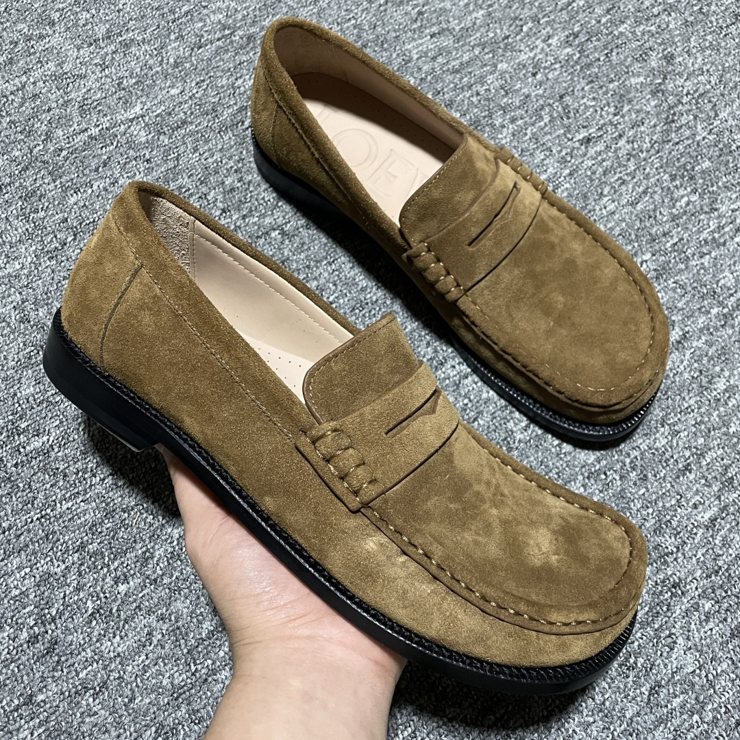图片[6]-Loewe 罗意威 Campo 美拉德老钱风 低帮休闲皮鞋 乐福鞋 海淘代购同渠道品质 平台高端零售 外贸充正专供 原版购入开发 ZP级全套包装 完美楦型 原厂进口高丝光绒感牛反绒 优质优雅，微微上翘的弧度全油边工艺 全牛皮内里 一整张牛皮切割 无拼皮无边角料皮！独家私模 全真皮大底 整张牛皮鞋垫 独家私人开模压印 整鞋成本十分昂贵 尺码：39 40 41 42 43 44 45 正码正拍-选品中心