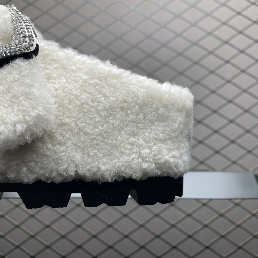 图片[4]-GG-CC 法式甜美芭蕾舞 毛毛包头拖鞋 融雪一般的暖甜毛绒结合精雅镶钻扣饰 楦面开口设计更是悄然盛开一抹娇羞诗意 暖绒羊羔毛 保暖轻巧 精奢温婉 软糯羊羔毛皮垫脚 细腻亲肤 倍感温暖 3.5CM跟高 轻松畅走 松弛从容 尺码：35 36 37 38 39 40-选品中心