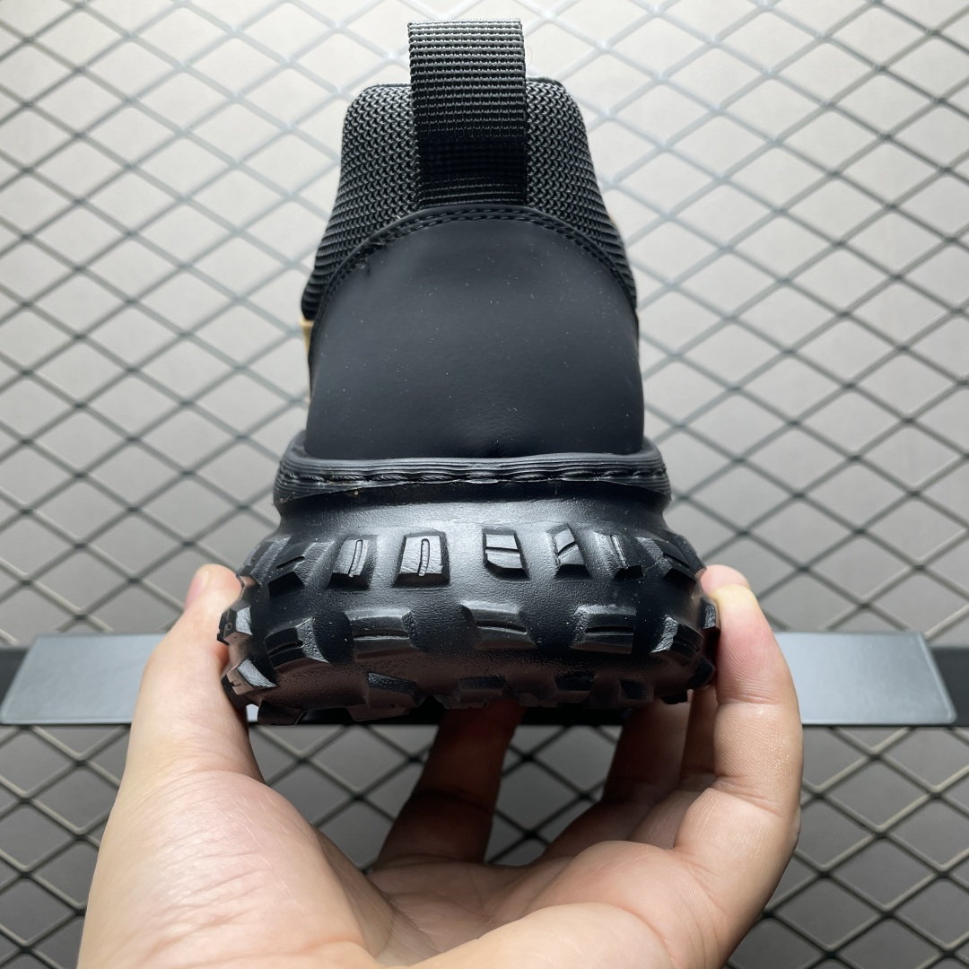 图片[2]-ECCO 爱步 男款新款运动登山鞋 635130 轻盈减震牛皮耐磨户外跑鞋 越野系列 甄选优质牛皮革搭配纺织衬里 防污透气，户外无忧 无惧旷野 提供出色的能量回弹和缓震支撑 长距离不累脚 驰骋百公里 直接注塑工艺连接鞋面与鞋底 一体成型，合脚稳固 贴合舒适 预防前冲 橡胶外底多地形适应，抓地耐磨 为每一次徒步提供稳定支撑 动态平衡 无惧陡坡 简约设计 穿型入野 尺码：38 39 40 41 42 43 皮鞋码-选品中心