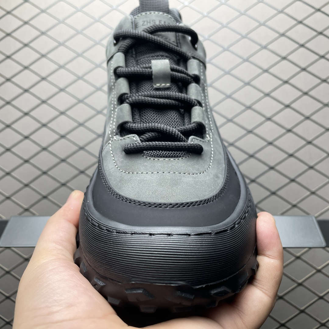 图片[9]-ECCO 爱步 男款新款运动登山鞋 635130 轻盈减震牛皮耐磨户外跑鞋 越野系列 甄选优质牛皮革搭配纺织衬里 防污透气，户外无忧 无惧旷野 提供出色的能量回弹和缓震支撑 长距离不累脚 驰骋百公里 直接注塑工艺连接鞋面与鞋底 一体成型，合脚稳固 贴合舒适 预防前冲 橡胶外底多地形适应，抓地耐磨 为每一次徒步提供稳定支撑 动态平衡 无惧陡坡 简约设计 穿型入野 尺码：38 39 40 41 42 43 皮鞋码-选品中心