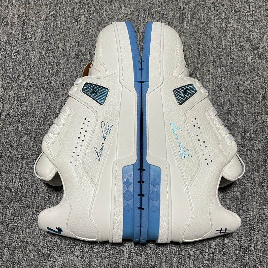 图片[2]-Louis Vuitton 路易威登 LV Trainer 低帮休闲板鞋 海淘代购同渠道品质 高端零售 外贸充正专供 原版购入开发 ZP级全套包装 完美楦型 正确卡色 大底TPU 质感媲美原版 细节与原版一致 请注意区分市面通货材 尺码：38 39 40 41 42 43 44 45 46-选品中心