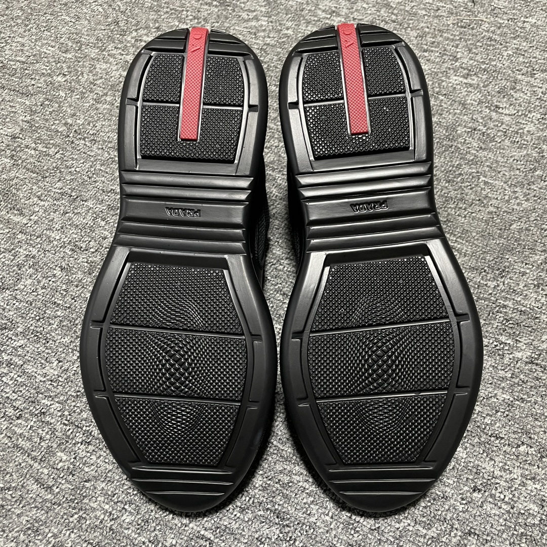 图片[3]-Prada 普拉达 Calzature Uomo 低帮休闲运动鞋 海淘代购同渠道品质 高端零售 外贸充正专供 原版购入开发 ZP级全套包装 完美楦型 正确卡色 质感媲美原版 细节与原版一致 请注意区分市面通货材 尺码：38 39 40 41 42 43 44 45 46 47-选品中心