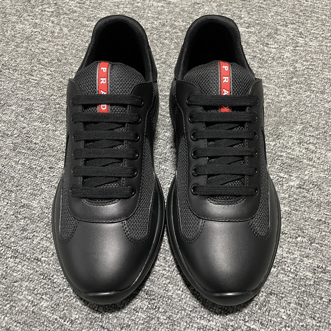 Prada 普拉达 Calzature Uomo 低帮休闲运动鞋 海淘代购同渠道品质 高端零售 外贸充正专供 原版购入开发 ZP级全套包装 完美楦型 正确卡色 质感媲美原版 细节与原版一致 请注意区分市面通货材 尺码：38 39 40 41 42 43 44 45 46 47-选品中心