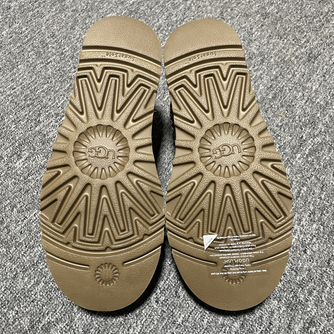 图片[3]-男鞋 女鞋平台外贸专供 UGG 中性雪地靴 5955 十年品牌制鞋代工厂生产线出品 注重每一处细节 隆丰A级真羊皮毛一体 完全遵循ZP工艺流程打造 尺码：35 36 37 38 39 40 41 42 43 44 45 \”},\”album\”：{\”name\”：\”🐲渠道货㊣(天猫专柜实体)-选品中心