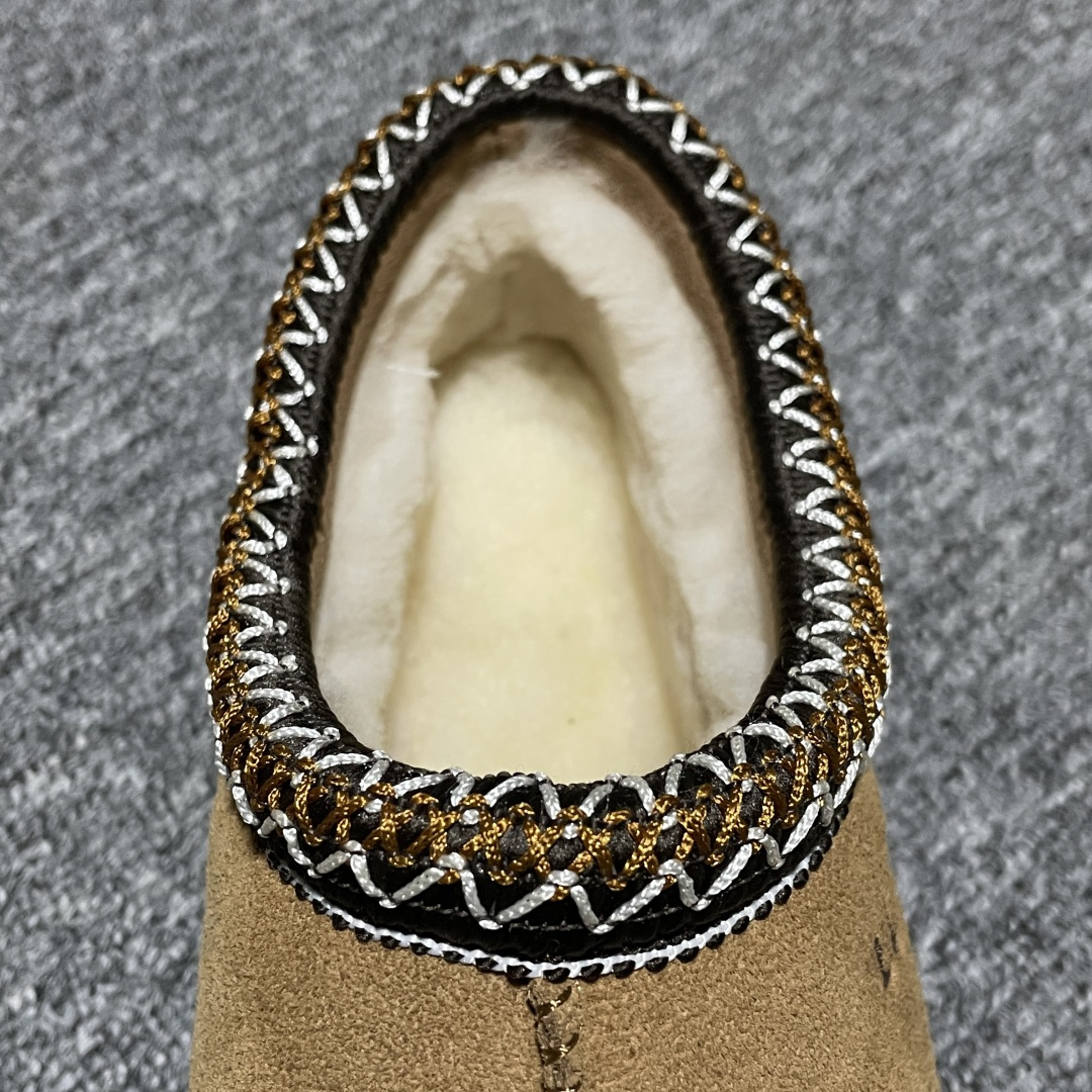 图片[9]-男鞋 女鞋平台外贸专供 UGG 中性雪地靴 5955 十年品牌制鞋代工厂生产线出品 注重每一处细节 隆丰A级真羊皮毛一体 完全遵循ZP工艺流程打造 尺码：35 36 37 38 39 40 41 42 43 44 45 \”},\”album\”：{\”name\”：\”🐲渠道货㊣(天猫专柜实体)-选品中心