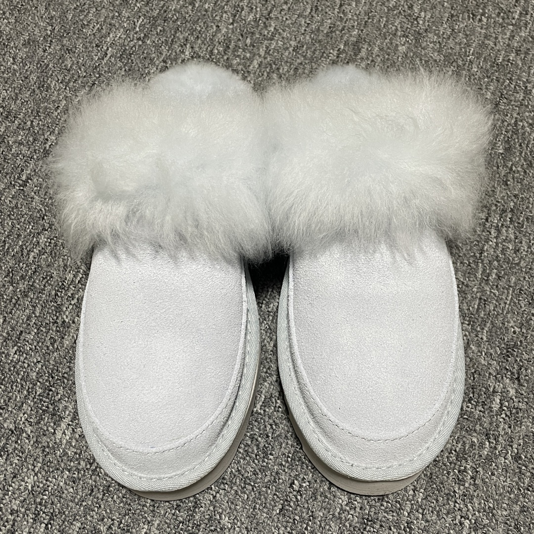平台外贸专供 UGG 新款雪地靴 1173930 十年品牌制鞋代工厂生产线出品 注重每一处细节 隆丰A级真羊皮毛一体 完全遵循ZP工艺流程打造 尺码：35 36 37 38 39 40-选品中心
