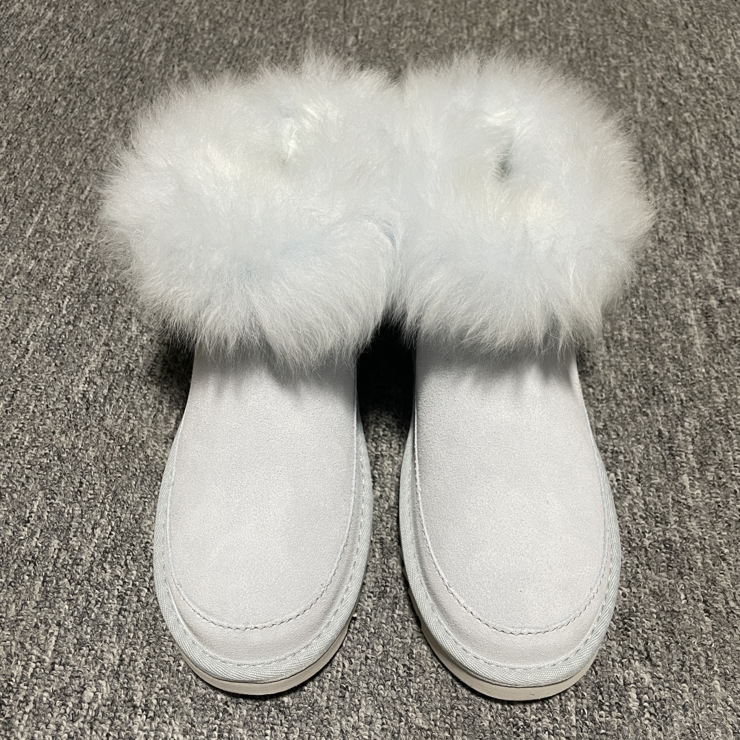 平台外贸专供 UGG 新款雪地靴 1173832 十年品牌制鞋代工厂生产线出品 注重每一处细节 隆丰A级真羊皮毛一体 完全遵循ZP工艺流程打造 尺码：35 36 37 38 39 40-选品中心