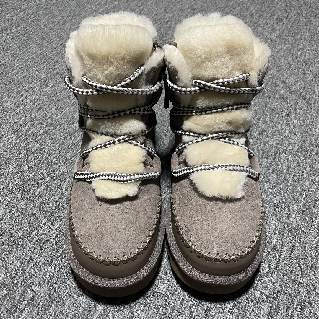平台外贸专供 UGG 新款雪地靴 1174574 十年品牌制鞋代工厂生产线出品 注重每一处细节 隆丰A级真羊皮毛一体 完全遵循ZP工艺流程打造 尺码：35 36 37 38 39 40-选品中心