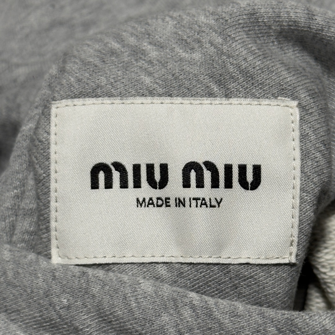 图片[8]-S# MiuMiu 缪缪 双面穿连帽卫衣外套 真正原版购回开发打版 高端零售专供 品质保证 100%放心出街 尺码：38 40 42 44-选品中心