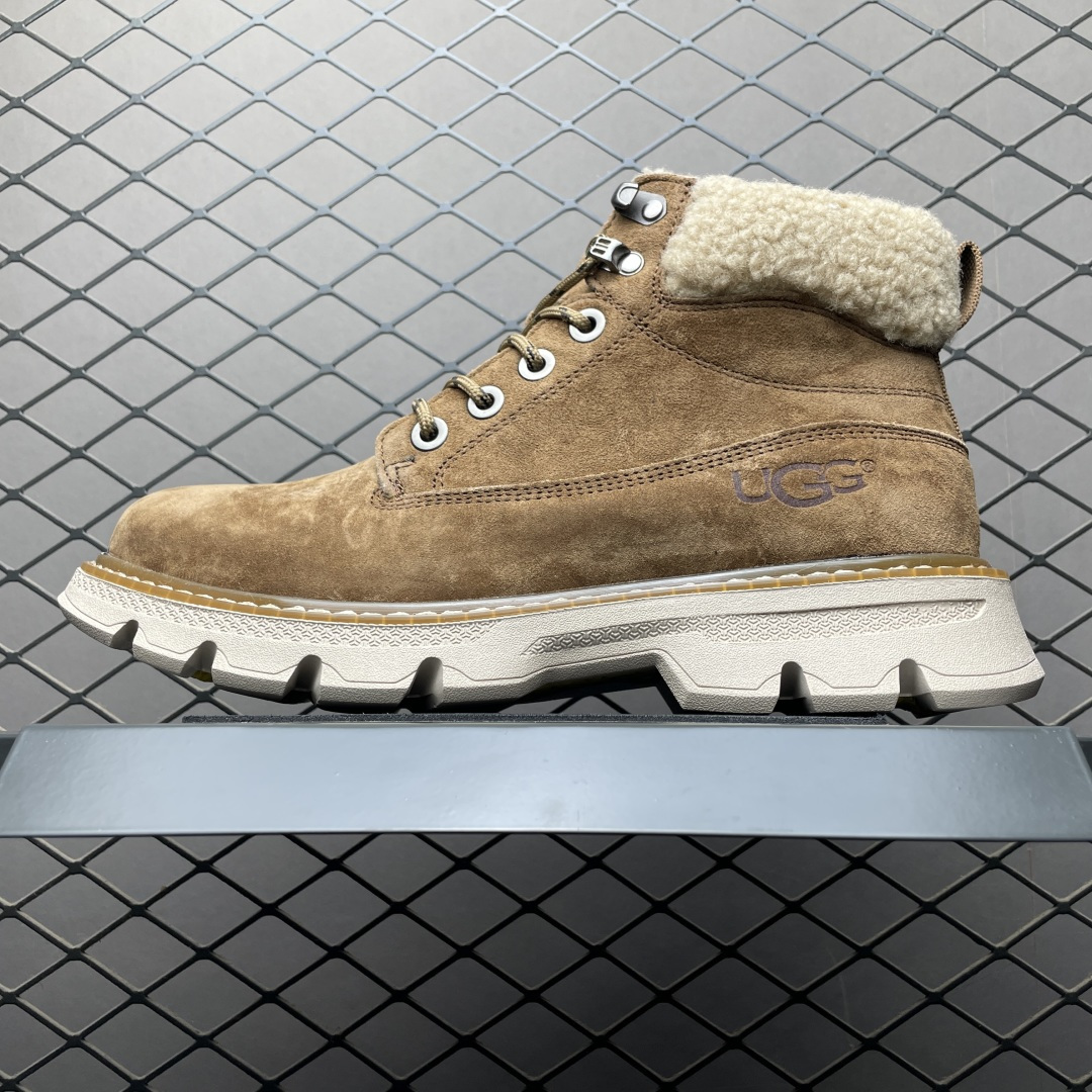 UGG 客制款 男士休闲鞋雪地靴工装靴系列 U5867M 广东大厂品质 秋冬新款 时尚潮流搭配 面料釆用意大利进口磨砂牛皮 全鞋真牛皮材料 大底到五金都是代工厂原材料制作 日常随意搭配 型男必备 尺码：39 40 41 42 43 44-选品中心