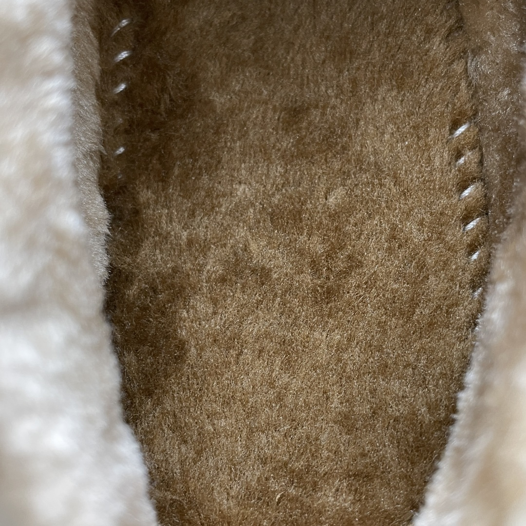 图片[8]-UGG 客制款 男士休闲鞋雪地靴工装靴系列 U5867M 广东大厂品质 秋冬新款 时尚潮流搭配 面料釆用意大利进口磨砂牛皮 全鞋真牛皮材料 大底到五金都是代工厂原材料制作 日常随意搭配 型男必备 尺码：39 40 41 42 43 44-选品中心