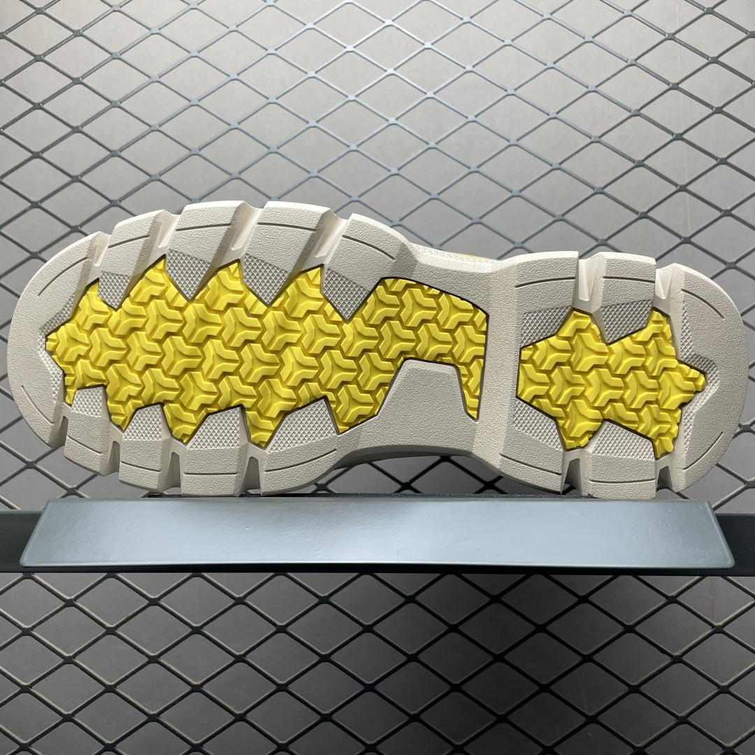 图片[5]-UGG 客制款 男士休闲鞋雪地靴工装靴系列 U5867M 广东大厂品质 秋冬新款 时尚潮流搭配 面料釆用意大利进口磨砂牛皮 全鞋真牛皮材料 大底到五金都是代工厂原材料制作 日常随意搭配 型男必备 尺码：39 40 41 42 43 44-选品中心