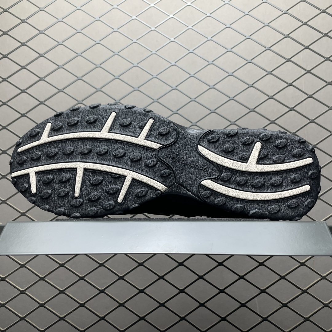 图片[5]-纯原版本 New Balance U204LMRA 复古休闲鞋 薄底鞋 头部一线大厂出品 正确版本 中底可以一眼区分市面版本 鞋身搭载EVA科技中底 适用多元穿搭场合为户外出行提供舒适长远的穿搭体验 尺码：36 37 37.5 38 38.5 39.5 40 40.5 41.5 42 42.5 43 44 44.5-选品中心