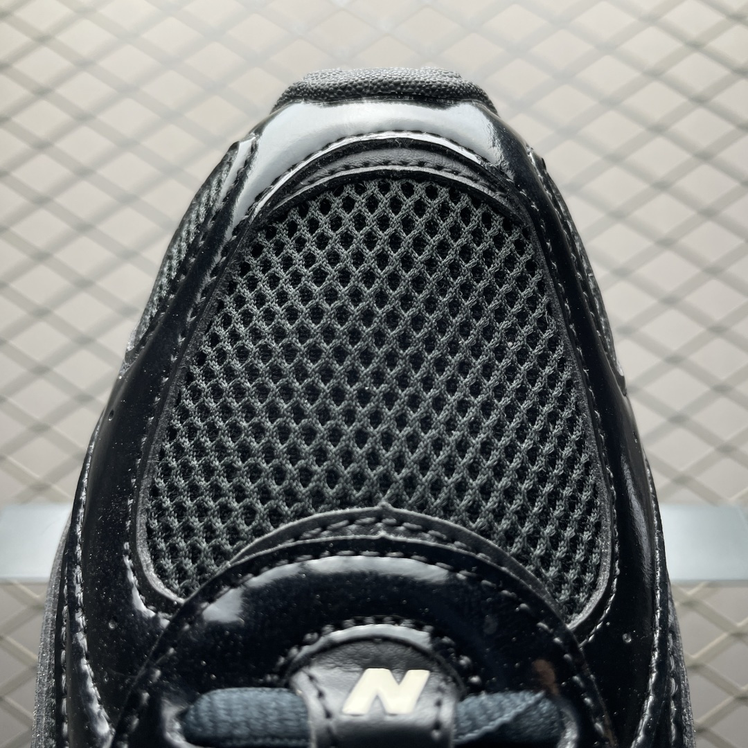 图片[7]-纯原版本 New Balance U204LMRA 复古休闲鞋 薄底鞋 头部一线大厂出品 正确版本 中底可以一眼区分市面版本 鞋身搭载EVA科技中底 适用多元穿搭场合为户外出行提供舒适长远的穿搭体验 尺码：36 37 37.5 38 38.5 39.5 40 40.5 41.5 42 42.5 43 44 44.5-选品中心