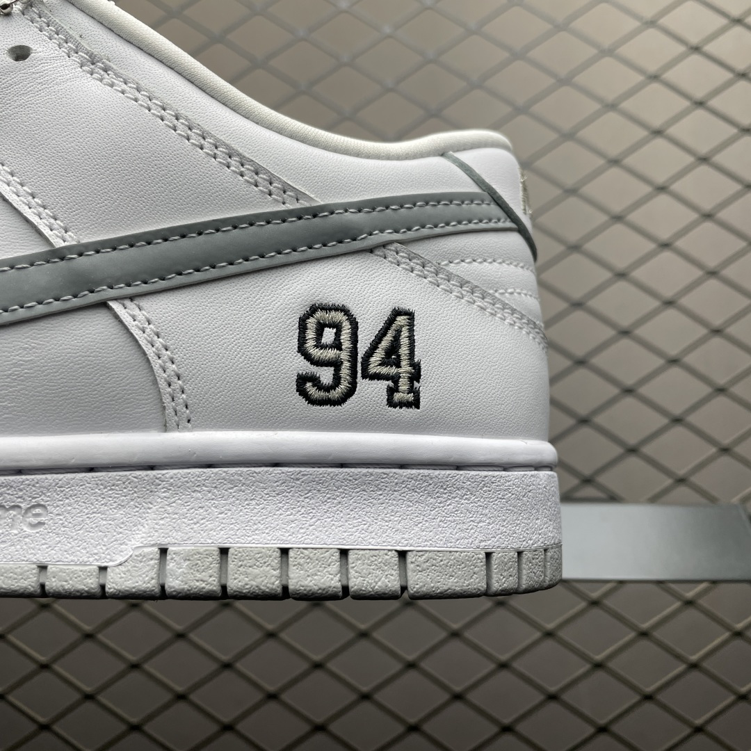 图片[4]-M版纯原 Supreme x NK Dunk Low SUP 联名款 低帮休闲滑板鞋 HQ8487-100 国内DUNK大系列领域T0品质专业出品 原厂材料打造 原厂竖纹包装纸 鞋盒钢印可区别市面版本 平台外贸充Z 高端零售专供品质 尺码：40 40.5 41 42 42.5 43 44 44.5 45 46 47.5-选品中心