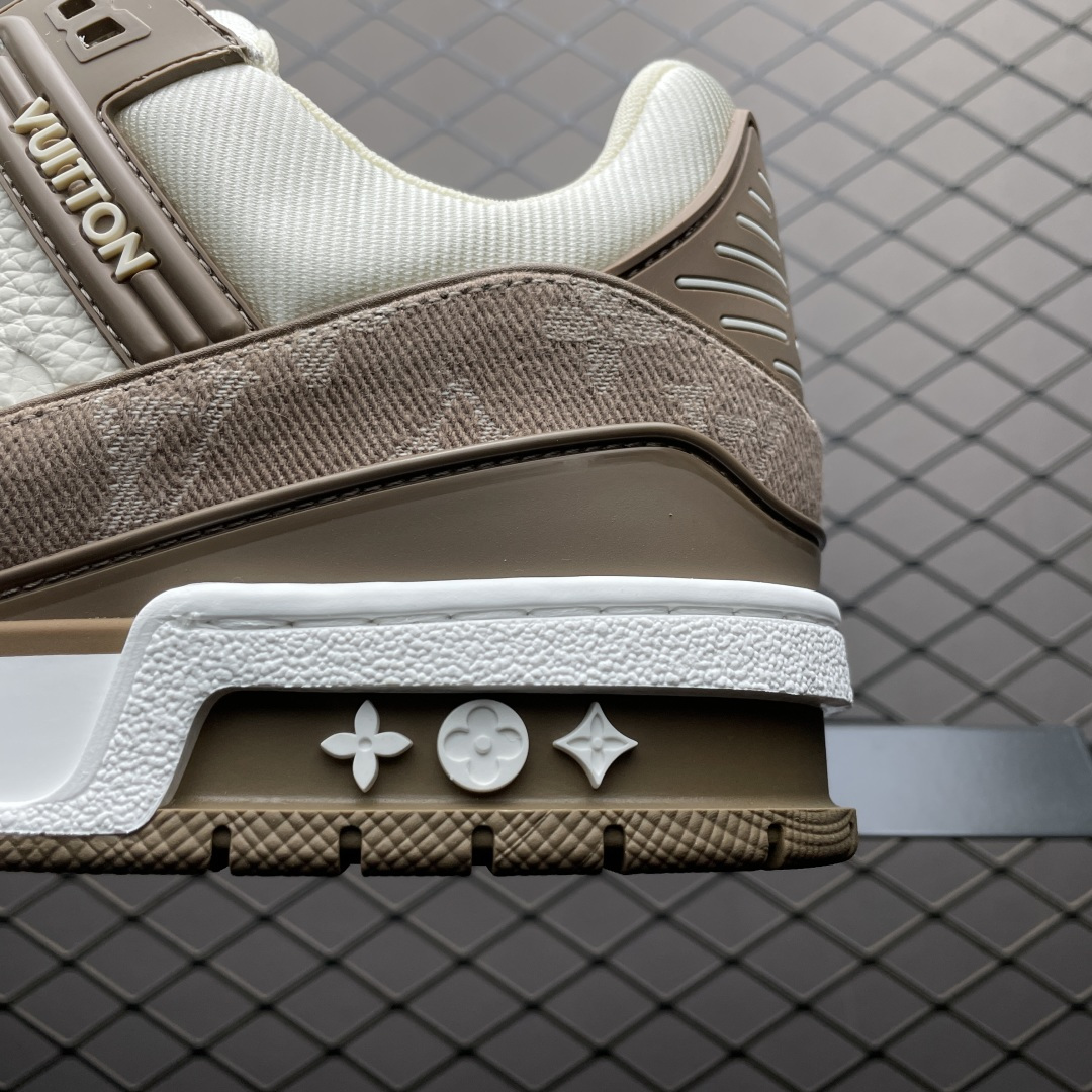 图片[4]-Louis Vuitton 路易威登 LV Trainer 低帮休闲板鞋 海淘代购同渠道品质 高端零售 外贸充正专供 原版购入开发 ZP级全套包装 完美楦型 正确卡色 大底TPU 质感媲美原版 细节与原版一致 请注意区分市面通货材 尺码：35 36 37 38 39 40 41 42 43 44 45 46-选品中心