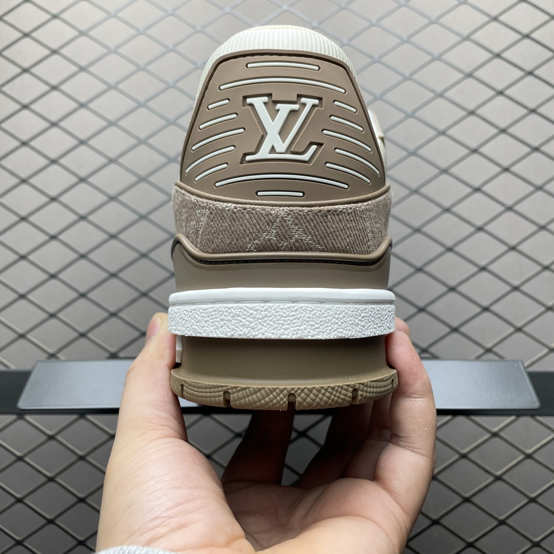 图片[2]-Louis Vuitton 路易威登 LV Trainer 低帮休闲板鞋 海淘代购同渠道品质 高端零售 外贸充正专供 原版购入开发 ZP级全套包装 完美楦型 正确卡色 大底TPU 质感媲美原版 细节与原版一致 请注意区分市面通货材 尺码：35 36 37 38 39 40 41 42 43 44 45 46-选品中心