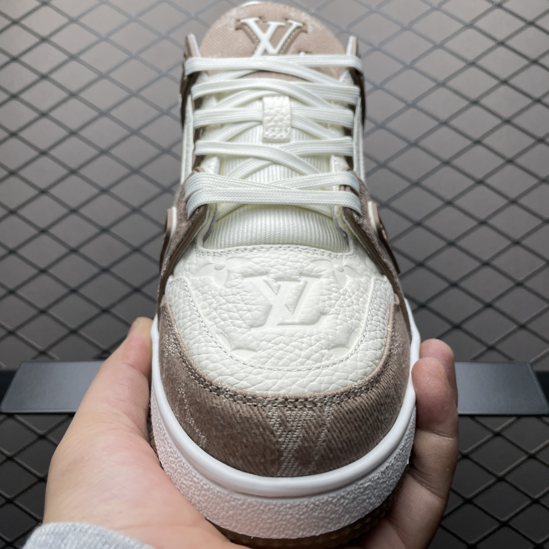 图片[9]-Louis Vuitton 路易威登 LV Trainer 低帮休闲板鞋 海淘代购同渠道品质 高端零售 外贸充正专供 原版购入开发 ZP级全套包装 完美楦型 正确卡色 大底TPU 质感媲美原版 细节与原版一致 请注意区分市面通货材 尺码：35 36 37 38 39 40 41 42 43 44 45 46-选品中心