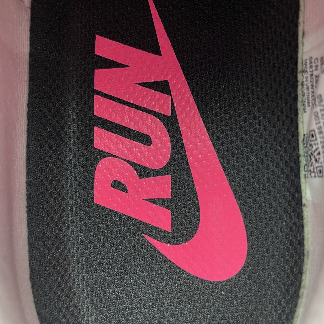 图片[8]-NK Vomero Plus 网面透气跑步鞋 HV8150-602 尺码：35.5 36 36.5 37.5 38 38.5 39 40 40.5 41 42 42.5 43 44 44.5 45 46-选品中心