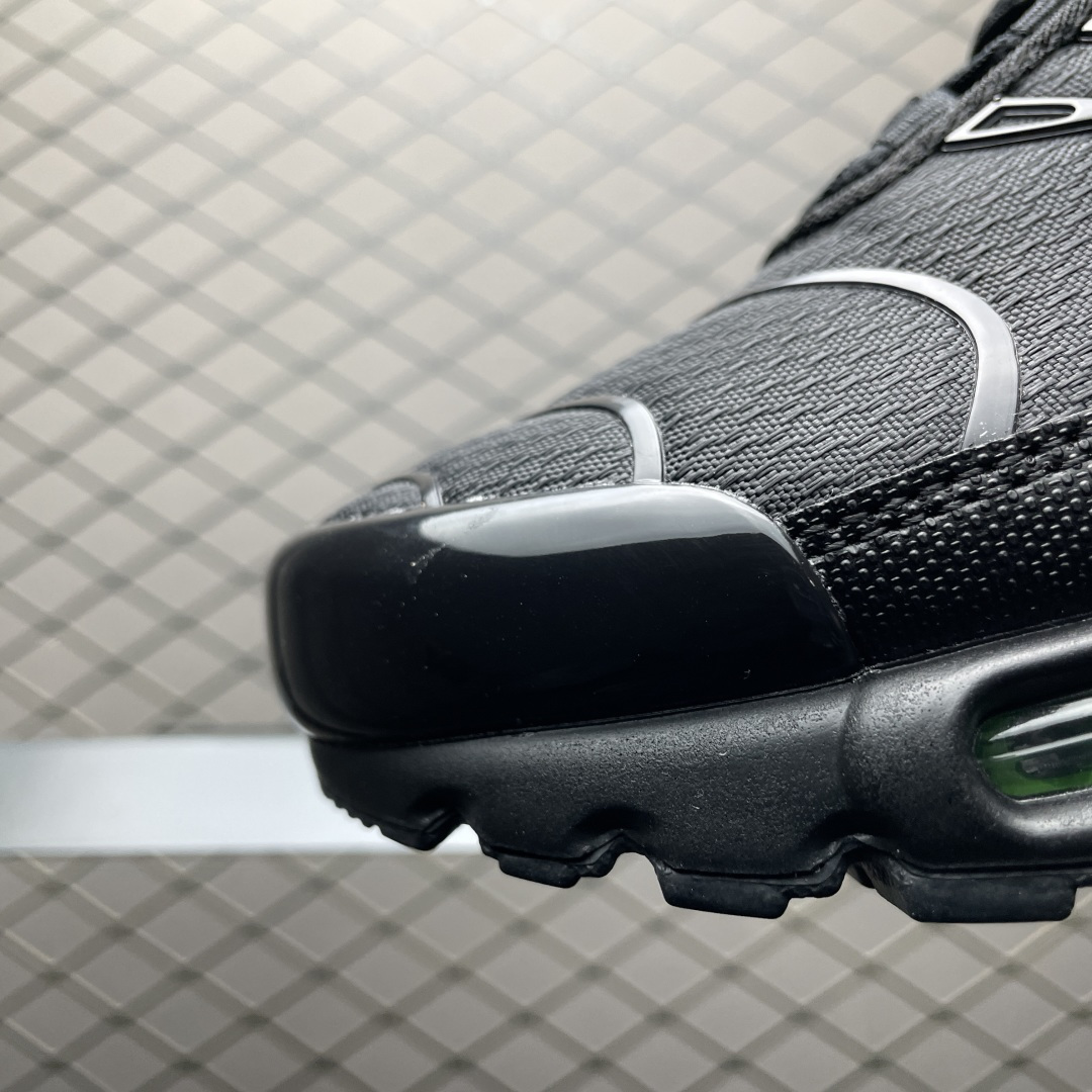 图片[6]-PB版 NK Air Max Plus TN 复古气垫跑鞋 DM0032-024 大厂出品 多道QC标准品控质检 整体配色采用撞色妆点 鞋面网眼布和皮革材质打造 中底搭载 Air Max 科技 保证了日常穿着的缓震性！鞋垫处和鞋后跟印有 TN 字样 彰显鞋款身份 尺码：36 36.5 37.5 38 38.5 39 40 40.5 41 42 42.5 43 44 44.5 45 46-选品中心
