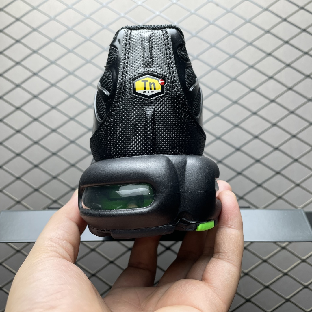 图片[2]-PB版 NK Air Max Plus TN 复古气垫跑鞋 DM0032-024 大厂出品 多道QC标准品控质检 整体配色采用撞色妆点 鞋面网眼布和皮革材质打造 中底搭载 Air Max 科技 保证了日常穿着的缓震性！鞋垫处和鞋后跟印有 TN 字样 彰显鞋款身份 尺码：36 36.5 37.5 38 38.5 39 40 40.5 41 42 42.5 43 44 44.5 45 46-选品中心