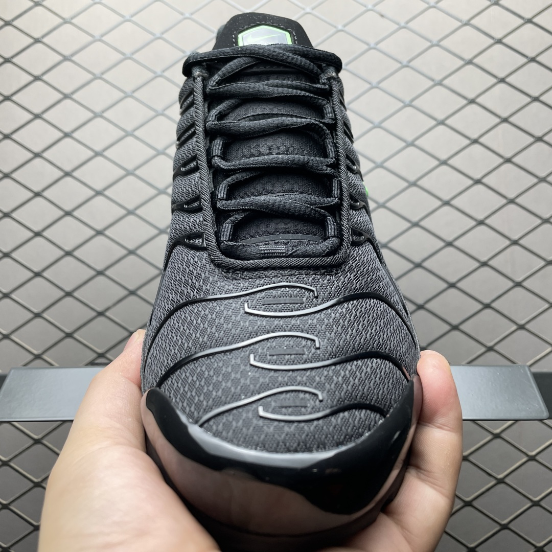 图片[9]-PB版 NK Air Max Plus TN 复古气垫跑鞋 DM0032-024 大厂出品 多道QC标准品控质检 整体配色采用撞色妆点 鞋面网眼布和皮革材质打造 中底搭载 Air Max 科技 保证了日常穿着的缓震性！鞋垫处和鞋后跟印有 TN 字样 彰显鞋款身份 尺码：36 36.5 37.5 38 38.5 39 40 40.5 41 42 42.5 43 44 44.5 45 46-选品中心