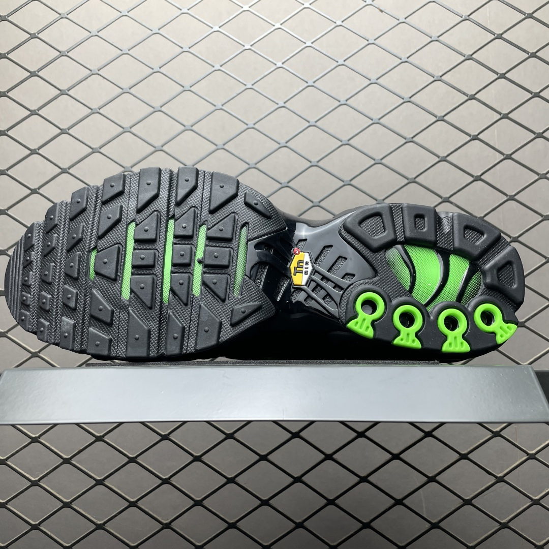 图片[5]-PB版 NK Air Max Plus TN 复古气垫跑鞋 DM0032-024 大厂出品 多道QC标准品控质检 整体配色采用撞色妆点 鞋面网眼布和皮革材质打造 中底搭载 Air Max 科技 保证了日常穿着的缓震性！鞋垫处和鞋后跟印有 TN 字样 彰显鞋款身份 尺码：36 36.5 37.5 38 38.5 39 40 40.5 41 42 42.5 43 44 44.5 45 46-选品中心