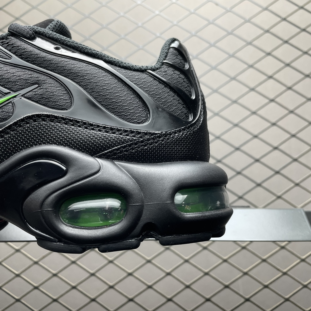 图片[4]-PB版 NK Air Max Plus TN 复古气垫跑鞋 DM0032-024 大厂出品 多道QC标准品控质检 整体配色采用撞色妆点 鞋面网眼布和皮革材质打造 中底搭载 Air Max 科技 保证了日常穿着的缓震性！鞋垫处和鞋后跟印有 TN 字样 彰显鞋款身份 尺码：36 36.5 37.5 38 38.5 39 40 40.5 41 42 42.5 43 44 44.5 45 46-选品中心