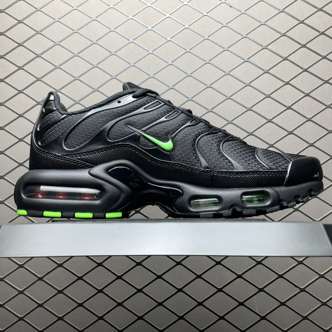 图片[3]-PB版 NK Air Max Plus TN 复古气垫跑鞋 DM0032-024 大厂出品 多道QC标准品控质检 整体配色采用撞色妆点 鞋面网眼布和皮革材质打造 中底搭载 Air Max 科技 保证了日常穿着的缓震性！鞋垫处和鞋后跟印有 TN 字样 彰显鞋款身份 尺码：36 36.5 37.5 38 38.5 39 40 40.5 41 42 42.5 43 44 44.5 45 46-选品中心