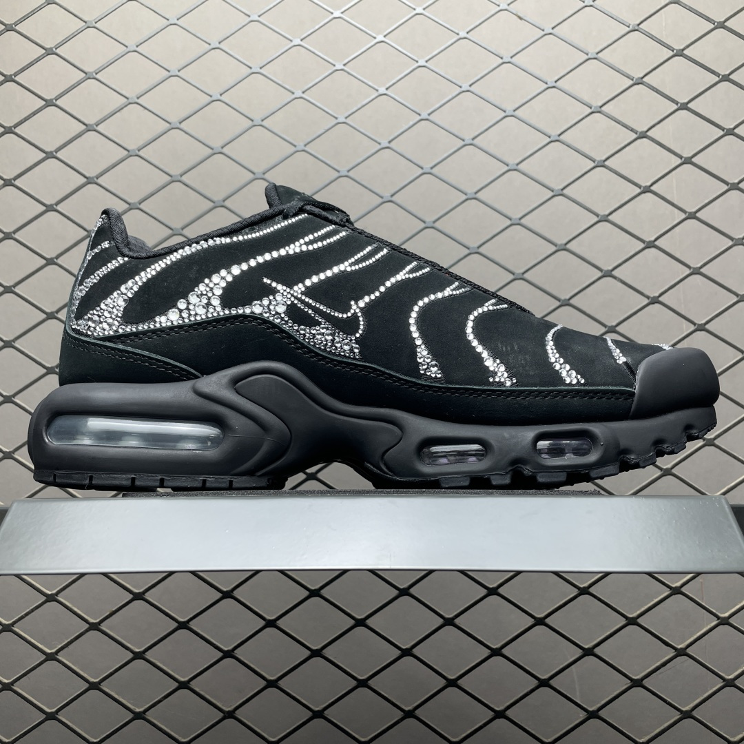 图片[3]-PB版 NK Air Max Plus TN 复古气垫跑鞋 FZ4237-001 大厂出品 多道QC标准品控质检 整体配色采用撞色妆点 鞋面网眼布和皮革材质打造 中底搭载 Air Max 科技 保证了日常穿着的缓震性！鞋垫处和鞋后跟印有 TN 字样 彰显鞋款身份 尺码：36 36.5 37.5 38 38.5 39 40 40.5 41 42 42.5 43 44 44.5 45 46-选品中心