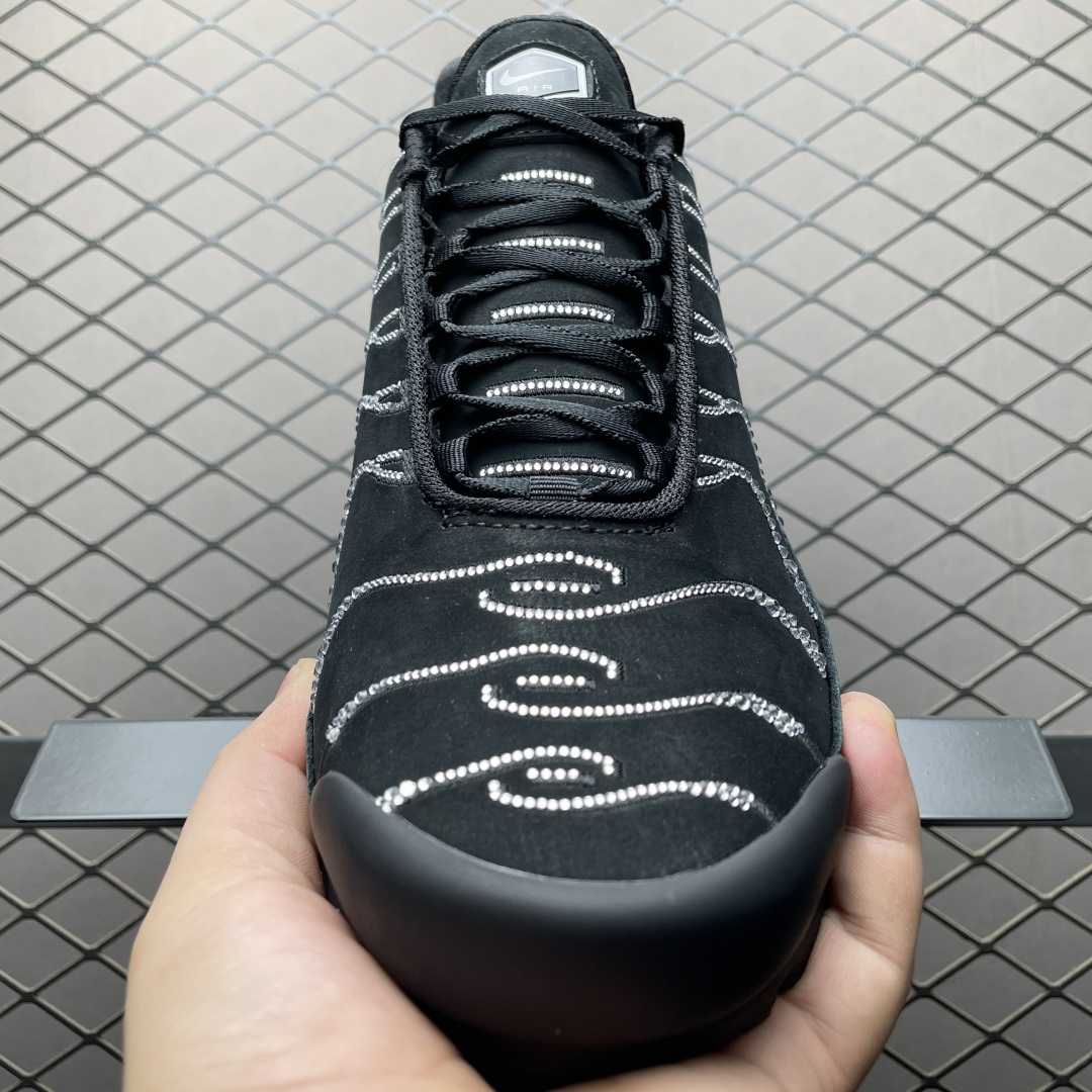 图片[9]-PB版 NK Air Max Plus TN 复古气垫跑鞋 FZ4237-001 大厂出品 多道QC标准品控质检 整体配色采用撞色妆点 鞋面网眼布和皮革材质打造 中底搭载 Air Max 科技 保证了日常穿着的缓震性！鞋垫处和鞋后跟印有 TN 字样 彰显鞋款身份 尺码：36 36.5 37.5 38 38.5 39 40 40.5 41 42 42.5 43 44 44.5 45 46-选品中心