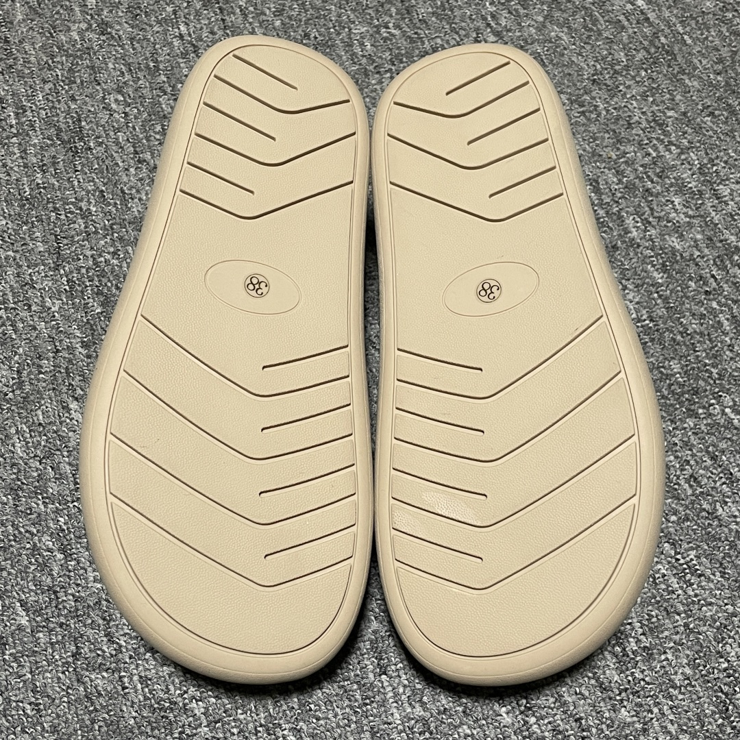 图片[3]-网红爆款 平台外贸专供 UGG 厚底雪地面包鞋穆勒鞋半拖鞋 小土豆 1116088 外贸平台充Z 高端零售专供品质 十年品牌制鞋代工厂生产线出品 注重每一处细节 隆丰A级真羊皮毛一体 完全遵循ZP工艺流程打造 尺码：35 36 37 38 39 40-选品中心