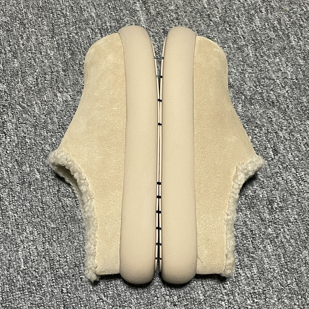 图片[5]-网红爆款 平台外贸专供 UGG 厚底雪地面包鞋穆勒鞋半拖鞋 小土豆 1116088 外贸平台充Z 高端零售专供品质 十年品牌制鞋代工厂生产线出品 注重每一处细节 隆丰A级真羊皮毛一体 完全遵循ZP工艺流程打造 尺码：35 36 37 38 39 40-选品中心